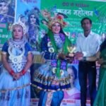 दीदीजी का सावन महोत्सव, हरे हरे परिधानों में थिरकती रहीं महिलाएं