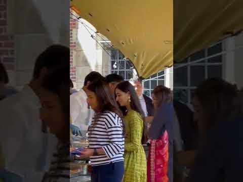 कॉपी-कलम उठाता ऋषि सुनक तो आज ऐसे पूड़ी तो नहीं बांटना पड़ता भंडारे में!! || Rishi Sunak in Bhandara